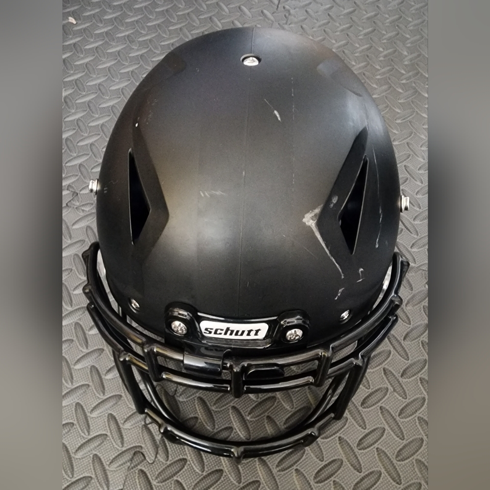 Schutt Vengeance Pro Adult Football Helmet W/ facemask size Large